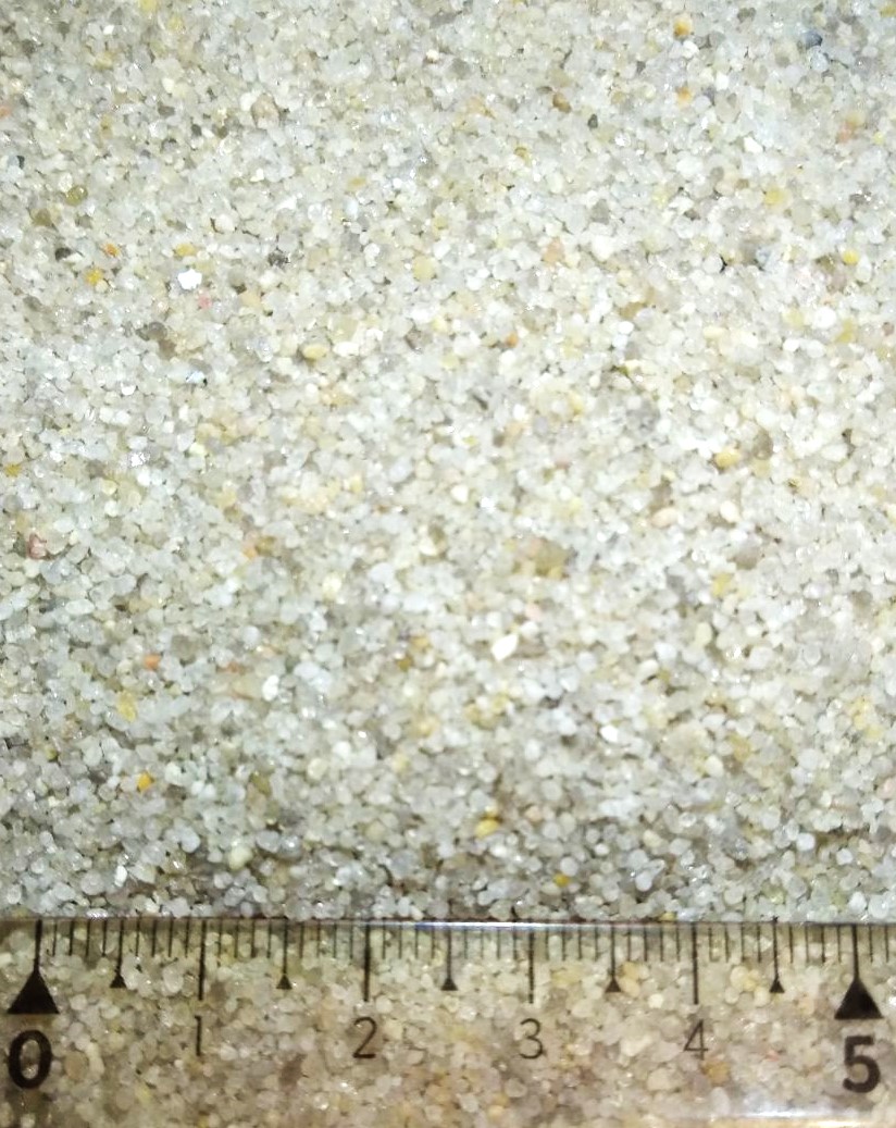фракционированный кварцевый окатанный песок фракции 0,8-1,2 мм